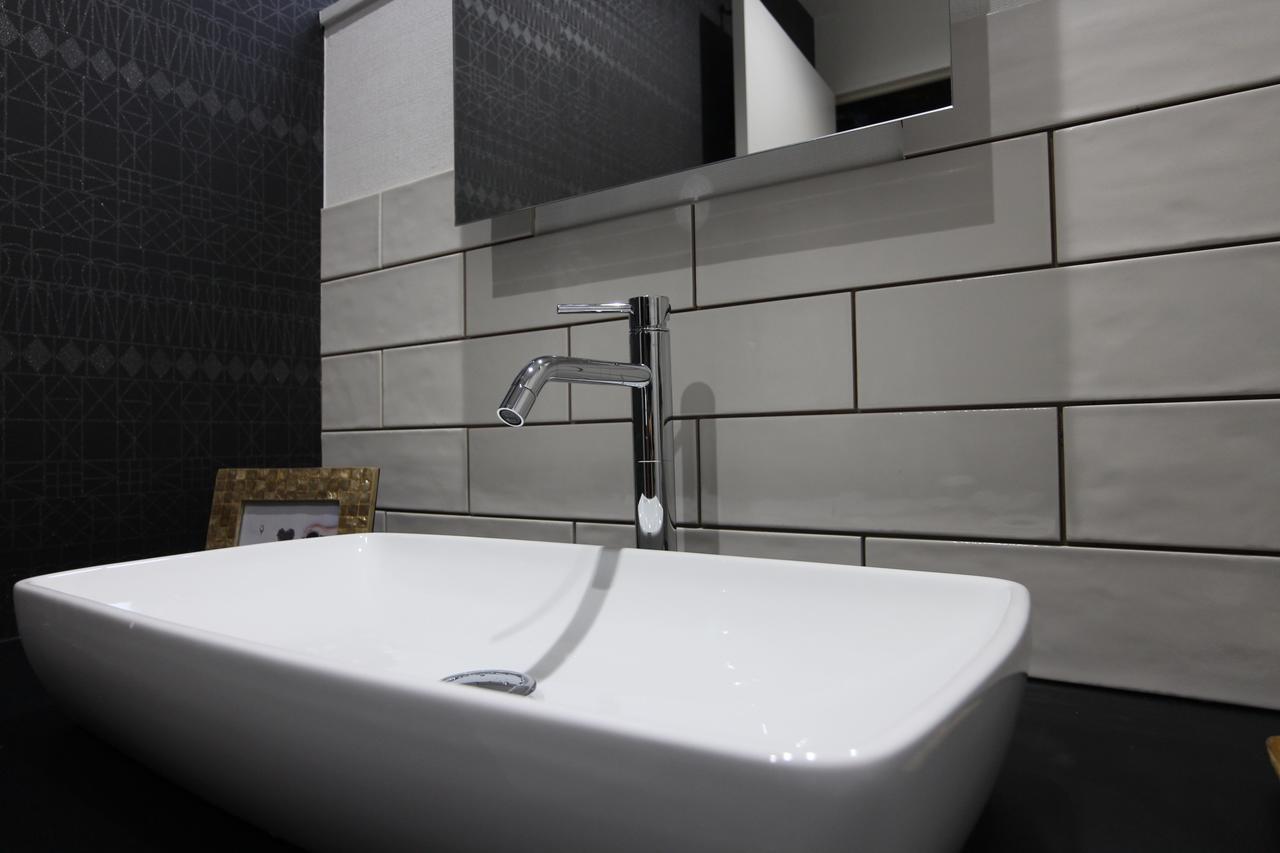 Sekai Hotel Tsuki Osaka Exterior photo